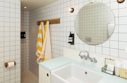 Oneroa Hotel | The Oyster Inn