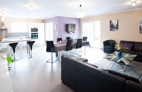 Saint-Paul-Trois-Chateaux House | The Provence cicada