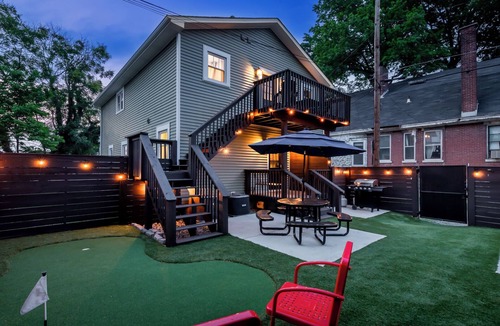 Cherokee Triangle House | The Paddock ~ 5BR Class & Fun In One! Hot Tub, Fire Pit, Mini Golf, Walkable
