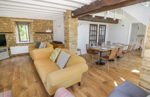 Witney House | The Paddock