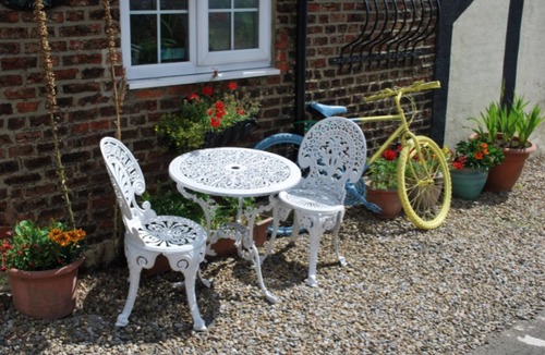 Yarm Cottage | The Paddock - Sleeping 2 - B & B Yarm double bed en suite/fridge/microwave