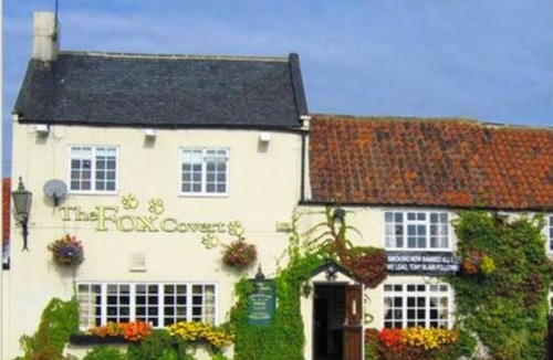 Yarm Cottage | The Paddock - Sleeping 2 - B & B Yarm double bed en suite/fridge/microwave