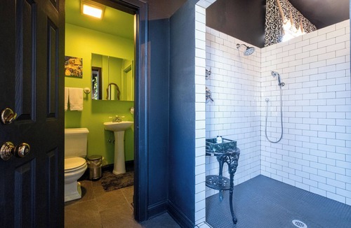 East of Broadway Hotel | The Pagoda | King Suite | The Empress Hotel