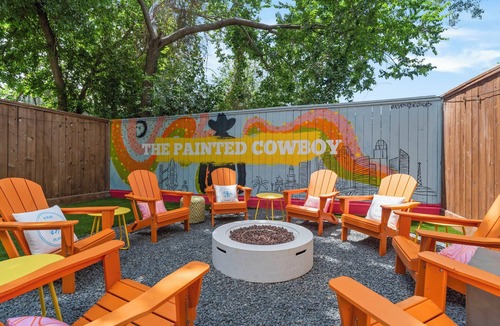 Shady Acres House | The Painted Cowboy: Houston Heights Oasis with Hot Tub