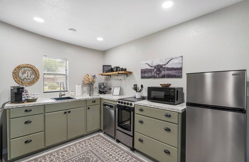 Elgin Bed & Breakfast | The Painted Silos - The Sunflower Bin. Elgin, Ft Sill and Lawton areas.
