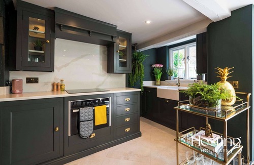 Marlow House | The Palm Cottage - Marlow