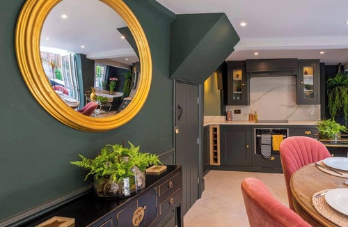 Marlow House | The Palm Cottage - Marlow