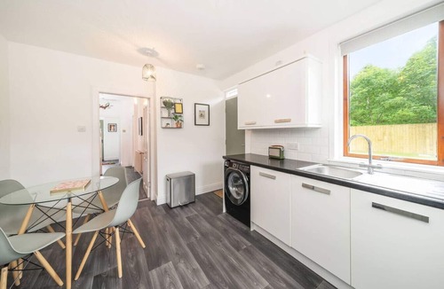 Broughty Ferry Ski Chalet | The Palm - Eclectic Bliss