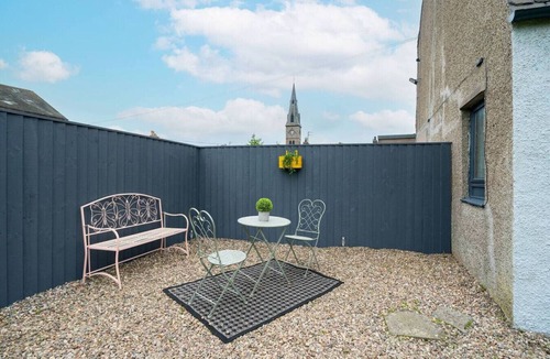 Broughty Ferry Ski Chalet | The Palm - Eclectic Bliss