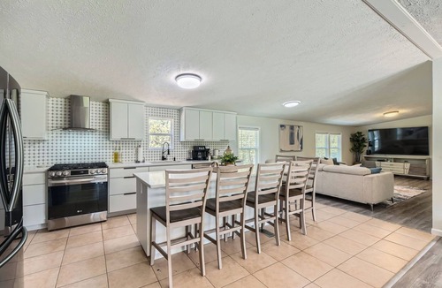Pedernales Canyon Ranch House | The Palm Hideaway Oasis with Pool + Hot Tub + Fire pit & Outdoor kitchen!