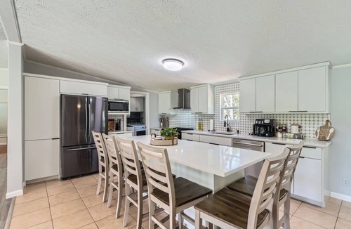 Pedernales Canyon Ranch House | The Palm Hideaway Oasis with Pool + Hot Tub + Fire pit & Outdoor kitchen!