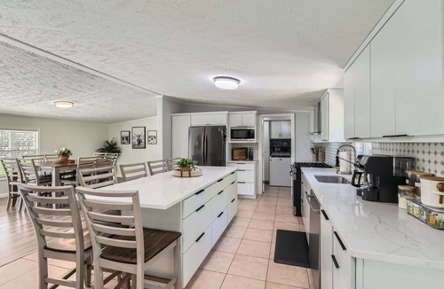 Pedernales Canyon Ranch House | The Palm Hideaway Oasis with Pool + Hot Tub + Fire pit & Outdoor kitchen!