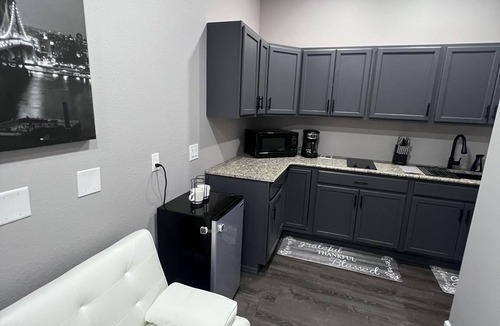 Harris Apartment | the palm suite