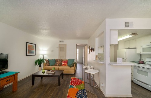 Hyde Park Apartment | The Palm - The Ultimate Getaway Space
