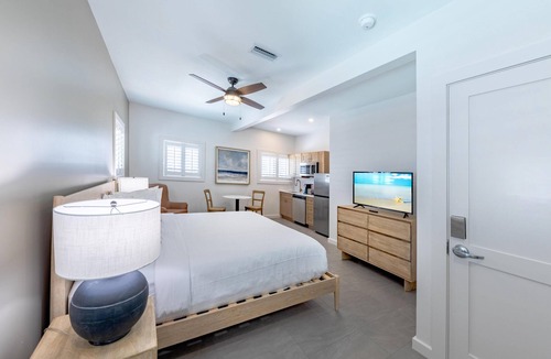 Downtown Boca Grande Historic District Hotel | The Palmetto Inn - Barracuda - King Studio