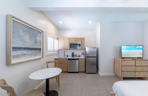 Downtown Boca Grande Historic District Hotel | The Palmetto Inn - Barracuda - King Studio