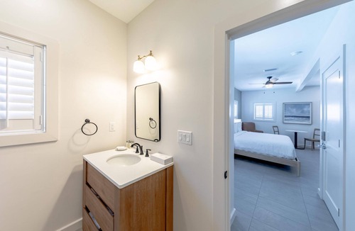 Downtown Boca Grande Historic District Hotel | The Palmetto Inn - Barracuda - King Studio