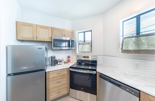 Downtown Boca Grande Historic District Hotel | The Palmetto Inn - Grouper - King 1 Bdrm with Full Kitchen