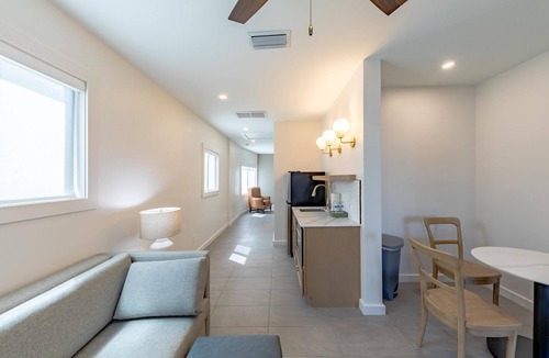 Downtown Boca Grande Historic District Hotel | The Palmetto Inn - Snapper - King 1 Bdrm Suite
