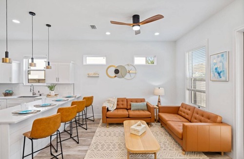 El Centro Beach House | The Palms at Vincente