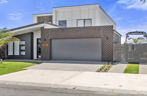 Yarrawonga House | The Palms Guest House