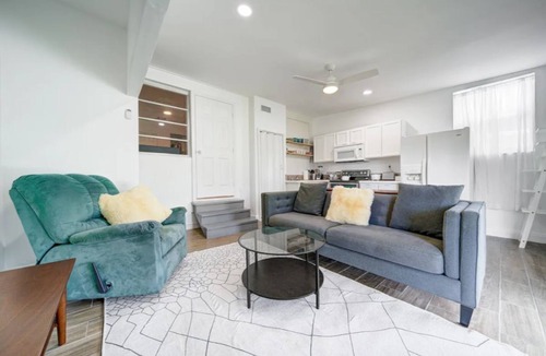 Golden Glades House | The Palms House Miami