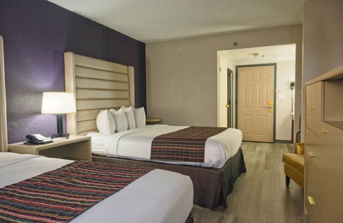 Ludlam Hotel | The Palms Inn & Suites