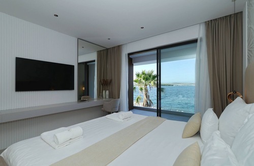 Kraj Resort | The Palms Resort Villa Waterfront with Pool
