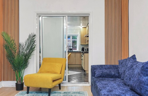 Leabridge House | The Panel Guest House by Harlington