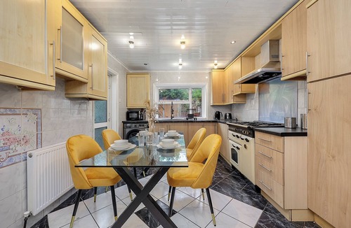 Leabridge House | The Panel Guest House by Harlington