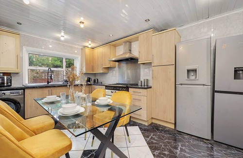 Leabridge House | The Panel Guest House by Harlington