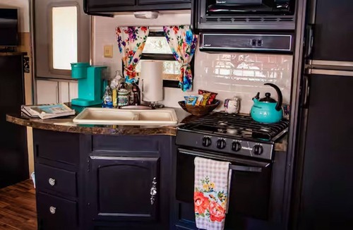 Valley View House | The Paradise - glamp with us and explore the wild side at Oak Meadow Ranch!