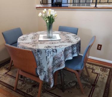 Lansing House | The Paradise @ Lyncott