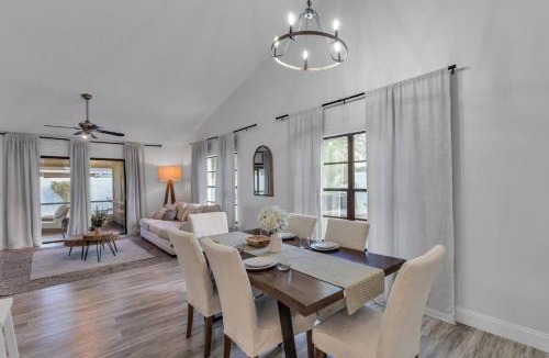 Brandon House | The Paradise Palms