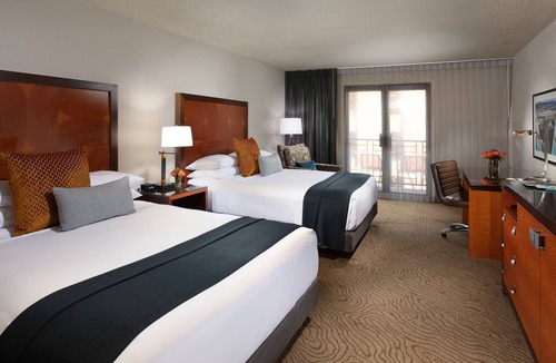 Downtown Portland Hotel | The Paramount Hotel