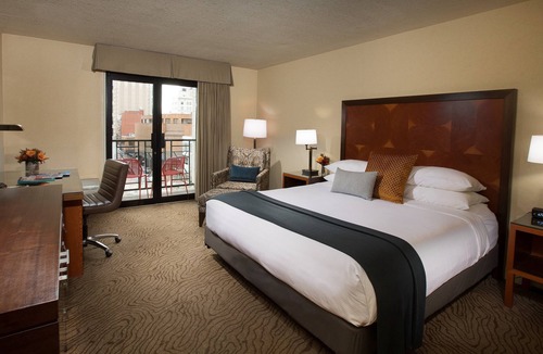 Downtown Portland Hotel | The Paramount Hotel