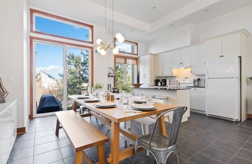 The Blue Mountains Villa | The Parker House: Gorgeous Light & Spacious Chalet (86100)