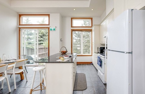 The Blue Mountains Villa | The Parker House: Gorgeous Light & Spacious Chalet (86100)