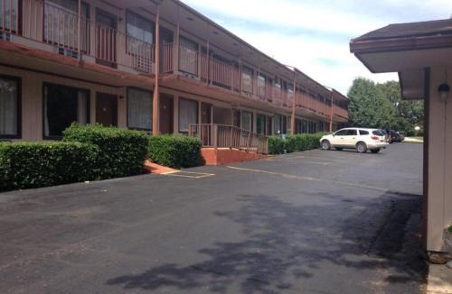 Mountain View Hotel | The Parkwood Inn & Suites