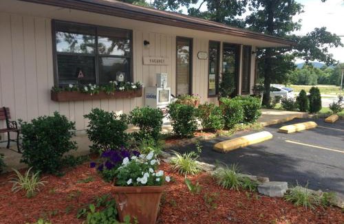 Mountain View Hotel | The Parkwood Inn & Suites