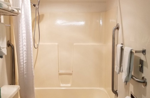 Mountain View Hotel | The Parkwood Inn & Suites