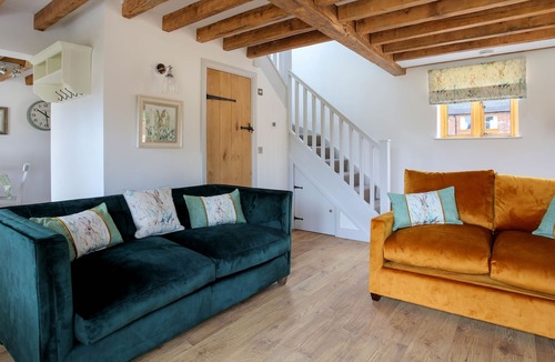 Ashby-de-la-Zouch House | The Parlour 2 bedroomed barn conversion sleeps 4 + 2