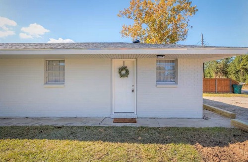 Carlyss Apartment | The Patch 4 - 1BR Apartment - Near Casinos & Plants