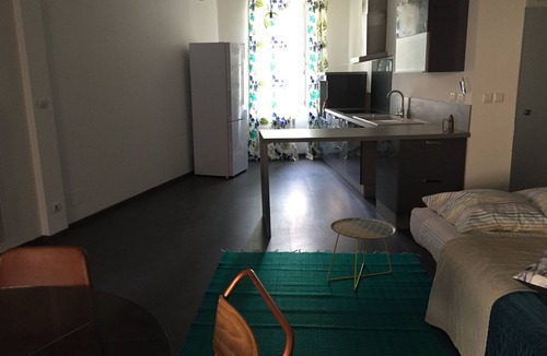 Carcassonne Apartment | "The patio Maria" At the foot of the city, apartment with interior patio.