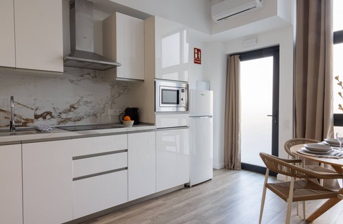 Safranar Apartment | The Patraix Suite 10 by Florit Flats