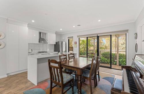 Canadian House | The Pattern House Ballarat - Lakeside Creative Haven