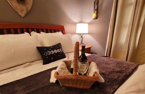 Huntingdon Bed & Breakfast | The Pause Bed & Breakfast