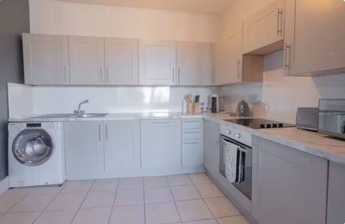 Brighton City Centre Apartment | The Pavilion Home | Sleeps 10 | FREE Parking