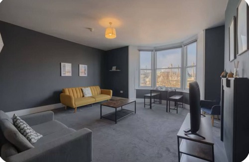 Brighton City Centre Apartment | The Pavilion Home | Sleeps 10 | FREE Parking