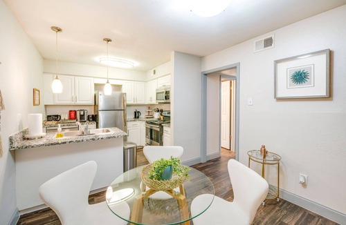 Lake Highlands Apartment | The Paxton 2107 I Comfy 2 Bed 2 Bath